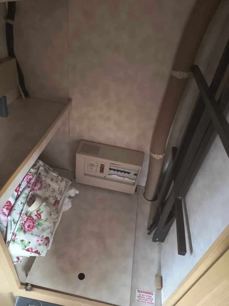 Caravan Omega compass 490-5/with full awning