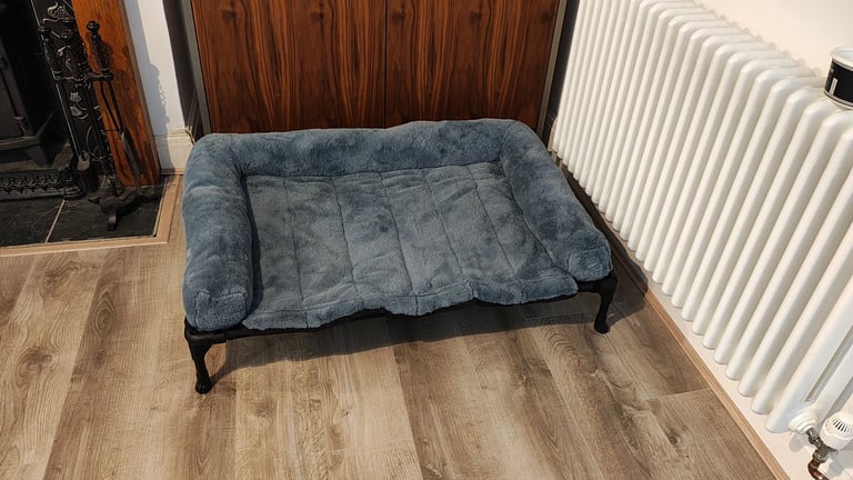 image for Elevated dog bed 107 x 76 x 18cm (L x W x H)