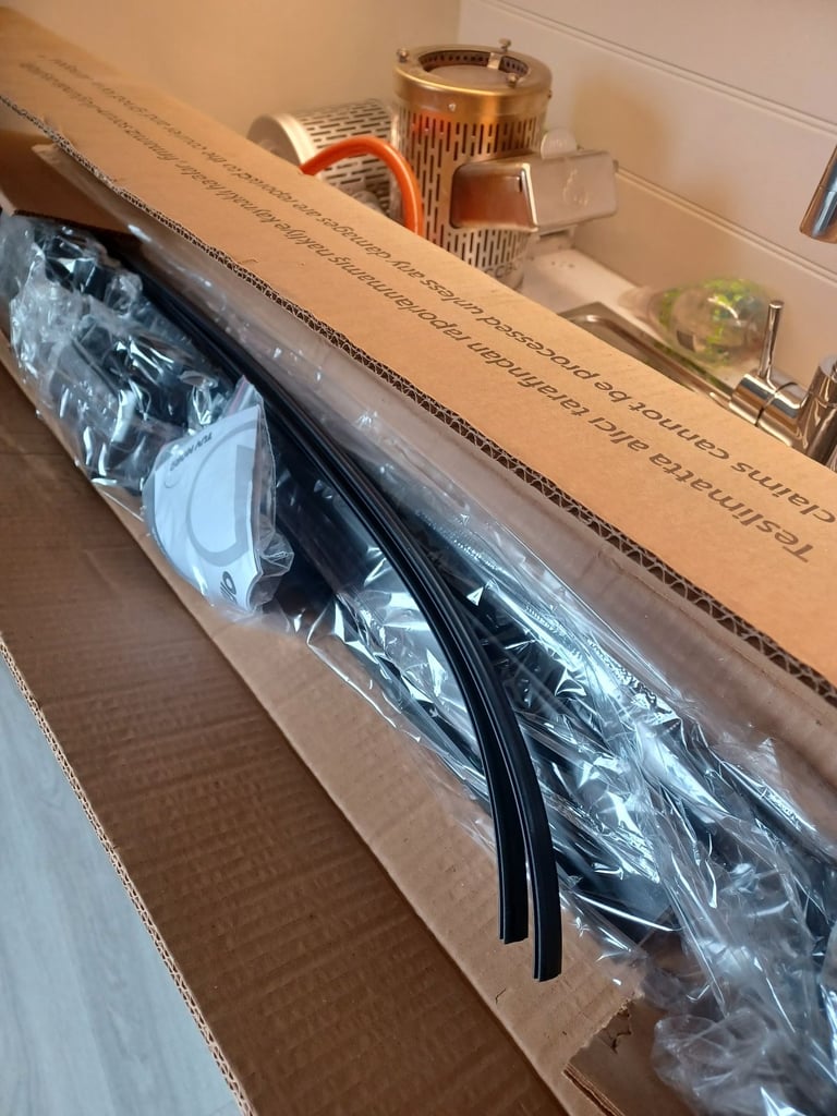 Omtec Ara Atki Mitsubishi L200 roof bars - BNIB