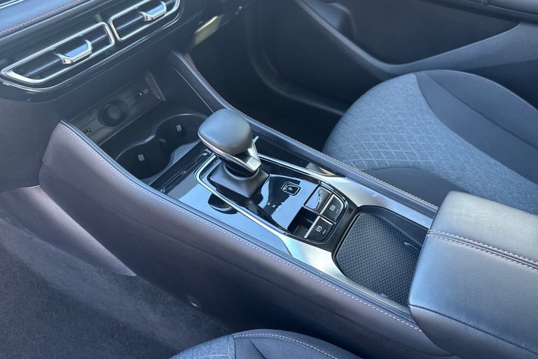 2024 MG MG HS 106288 Hatchback Petrol Automatic