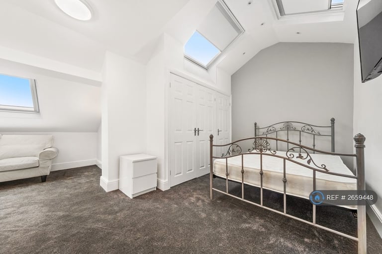 2 bedroom flat in Montpellier Terrace, Scarborough, YO11 (2 bed) (#2659448)