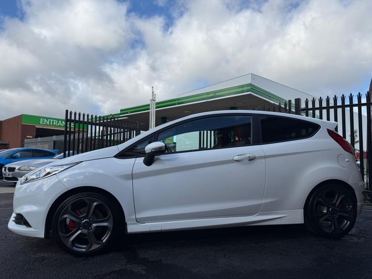 2016 Ford Fiesta 1.6T EcoBoost ST-3 Euro 6 3dr HATCHBACK Petrol Manual