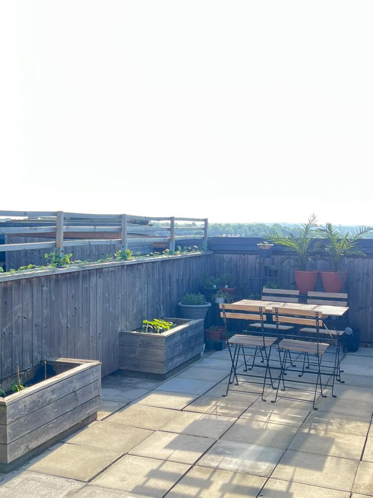 Double EnSuite Room in Penthouse w Private Rooftop Terrace