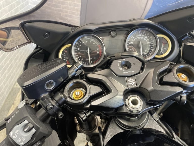 2021 SUZUKI GSX 1300 R HAYABUSA WITH ONLY 4701 MILES IN THE BEST COLOUR SCHEM...