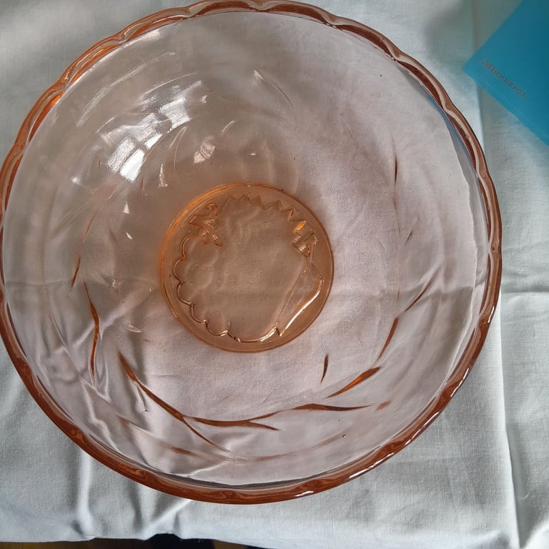 Early 20th century belgian pink glass bowl
