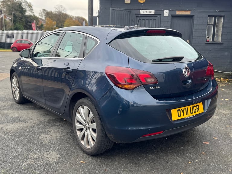 2011 Vauxhall Astra 1.6i 16V SE 5dr HATCHBACK Petrol Manual