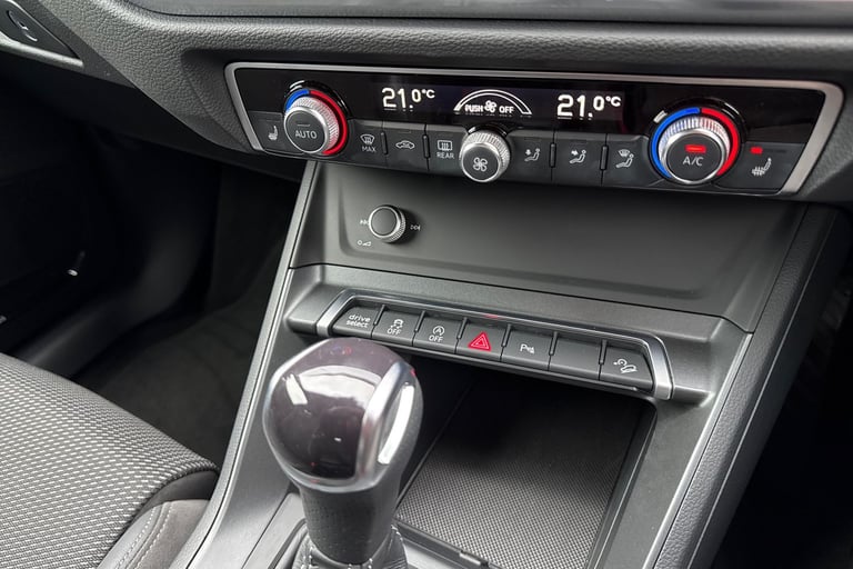 2022 Audi Q3 Black Edition 40 TFSI quattro 190 PS S tronic SUV PETROL Automatic