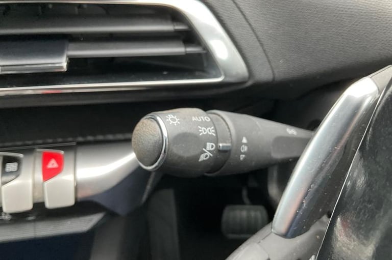 2022 Peugeot 5008 1.5 BlueHDi Allure 5dr EAT8 SEMI-AUTO Estate Diesel Semi Automatic