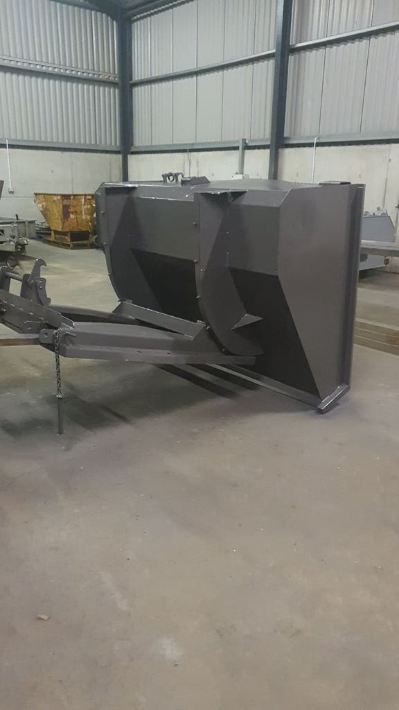 Forklift tipping skip