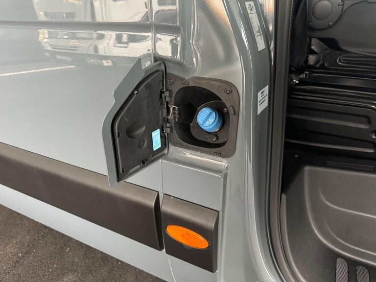 2022 Renault Master 2.3 dCi 35 Business+ FWD LWB Medium Roof Euro 6 4dr PANEL VAN Diesel Manual