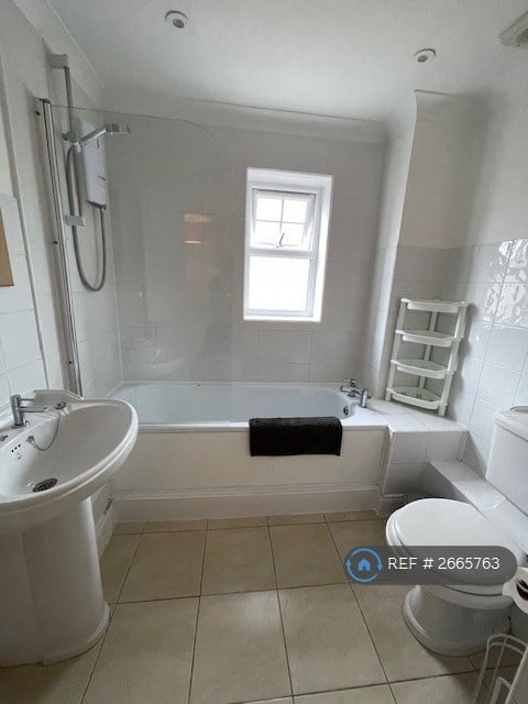 6 bedroom house in Weyside Road, Guildford, GU1 (6 bed) (#2665763)