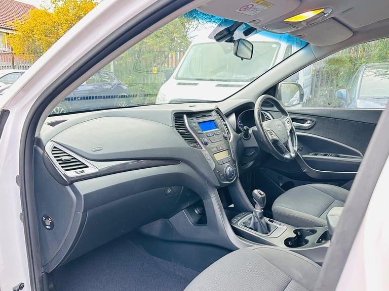 2016 Hyundai Santa Fe 2.2 CRDi SE 4WD Euro 5 5dr (5 seat) ESTATE Diesel Manual