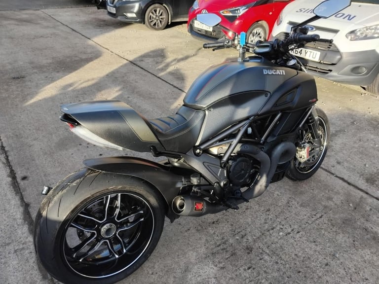 2016 66 DUCATI DIAVEL CARBON CLEAN PERFORMANCE CRUISER 1198 NEW MOT HPI CLEAR