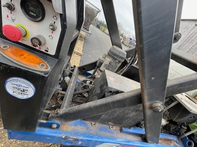 ALMAC TRACKED BI-LEVELLING CRAWLER SCISSOR LIFTS
