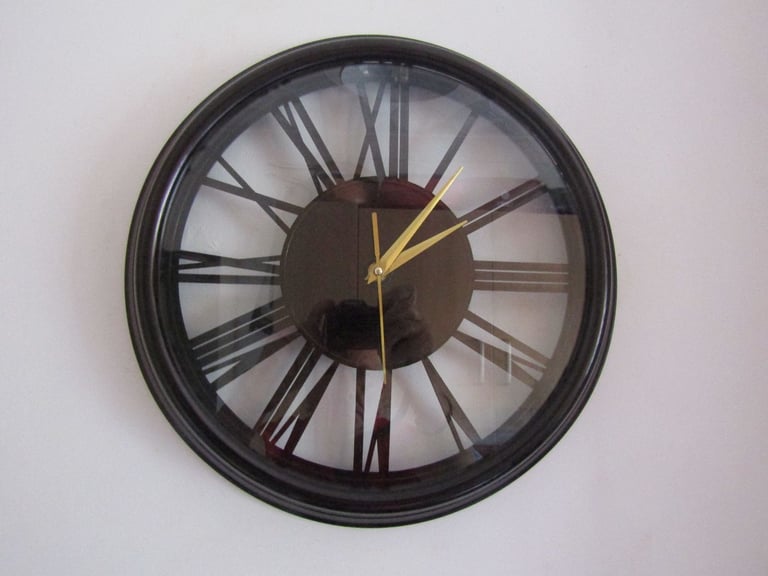 image for A SKELETON BATTERY OPERATED WALL CLOCK. WORKS GREAT!
