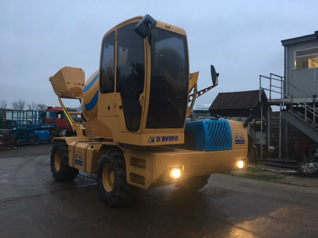 2012 Da'Vino R40 Self Loading 4cu Meter Concrete Mixer- 360deg Turntable