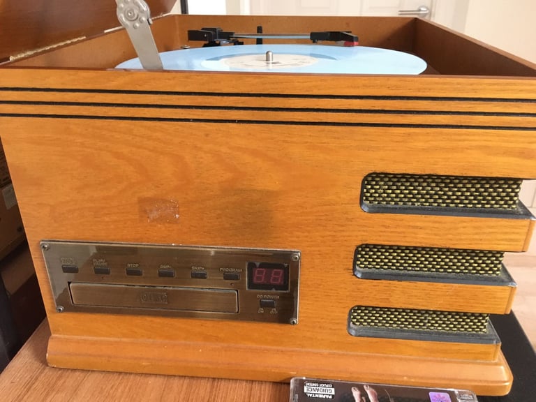 VINTAGE STYLE STEEPLETONE 'EDINBURGH' VINYL RECORD, CD AND TAPE PLAYER
