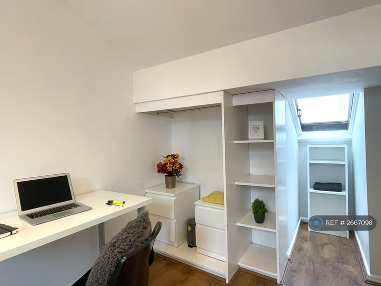 7 bedroom house in Garmoyle Road, Liverpool, L15 (7 bed) (#2667098)