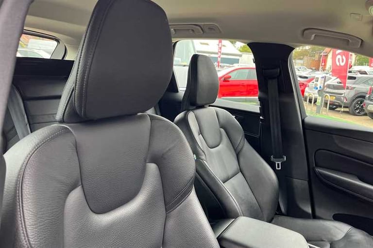 2020 Volvo XC60 2.0 D4 Momentum SUV 5dr Diesel Auto Euro 6 (s/s) (190 ps) SUV Diesel Automatic