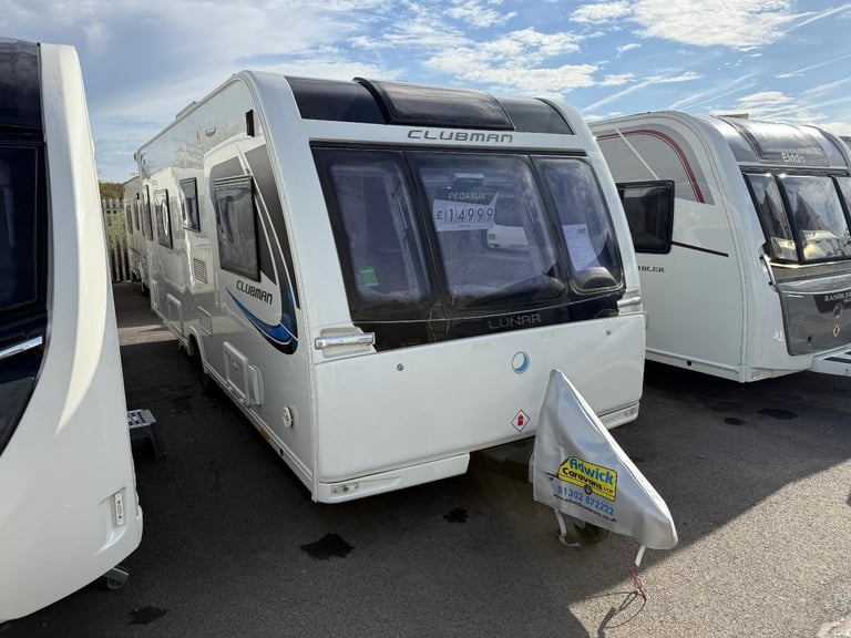 Lunar Clubman SB Fixed Single Beds Full Rear Bathroom