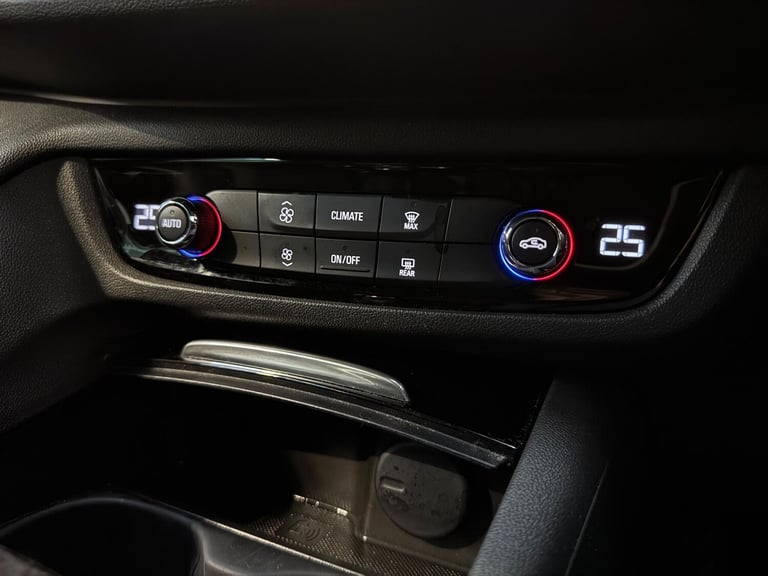 2017 Vauxhall Insignia 2.0 Turbo D SRi Vx-line Nav 5dr HATCHBACK DIESEL Manual