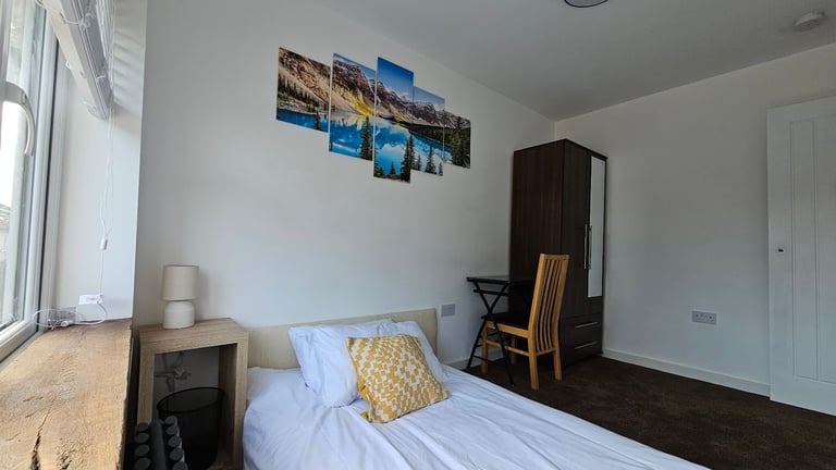 4 Bedroom House, Newly Renovated - open plan kitchen.