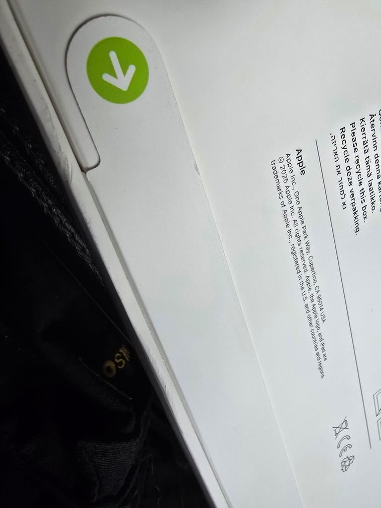 iPad (A16, 2025), 11-inch, Wi-Fi & Cellular