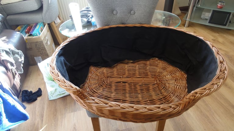 image for PRESTIGE XL DOG BASKET PLUS A SOFT MATTRESS AND COVER 