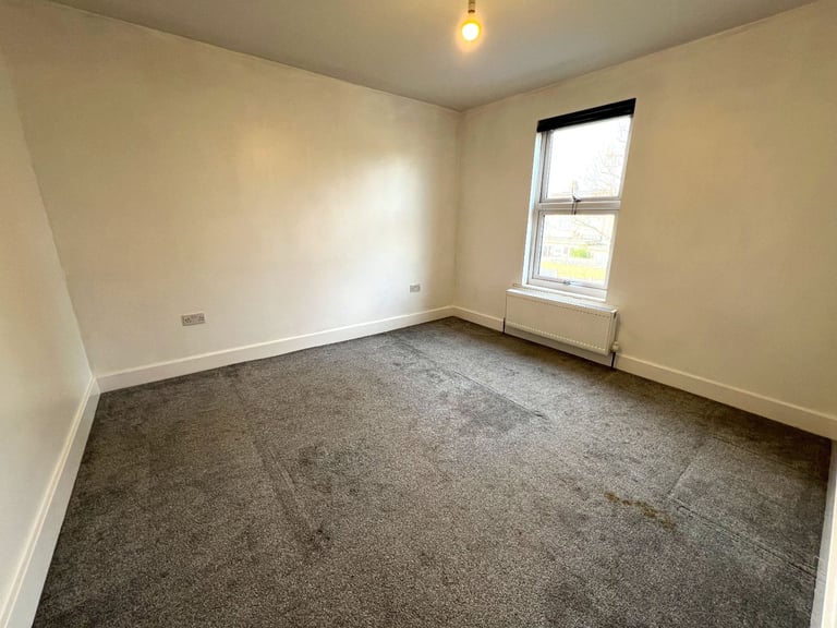 Out class spacious 5 Bedrooms house with 3 Toilets and Bathrooms in ilford --Company Let allowed