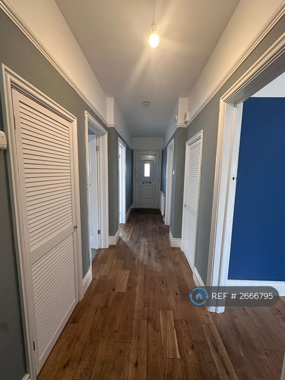 3 bedroom house in Squirrels Heath Road, Romford, RM3 (3 bed) (#2666795)