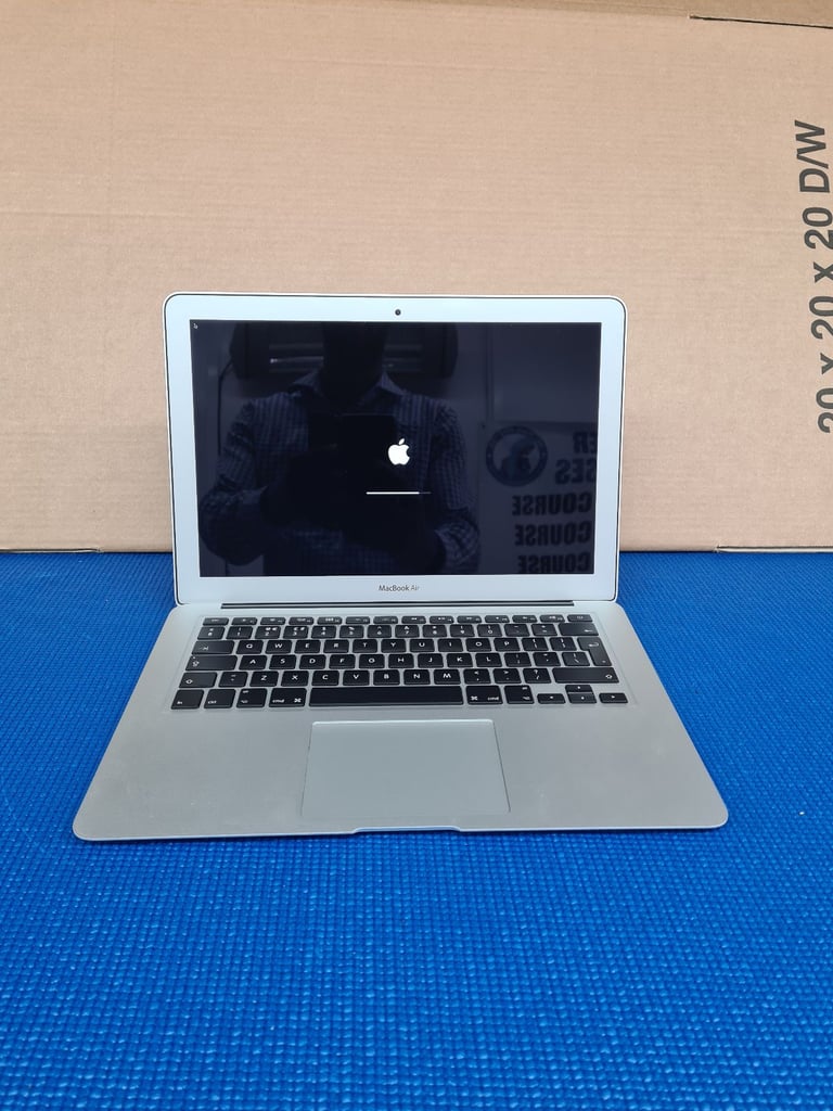 Macbook Air A1466 Yr 2015 i5 8GB Ram 128GB SSD Mac OS  Catalina  Clean A Grade