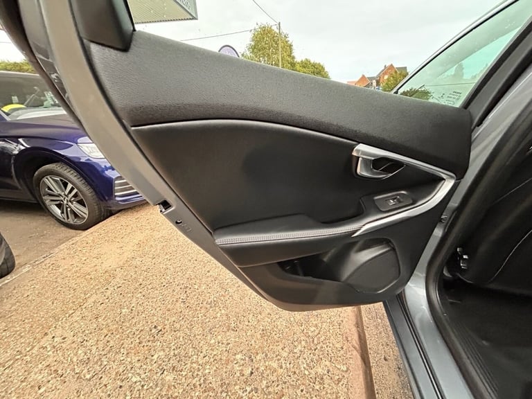 2018 Volvo V40 2.0 D3 R-Design Nav Plus Hatchback 5dr Diesel Manual Euro 6 (s/s) (150 ps) Hatchba...