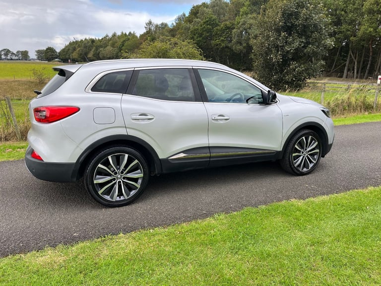 REDUCED Renault Kadjar SUV 1.2 petrol turbo 2017 65K , Fresh MOT , Ulez compliant , Immaculate car