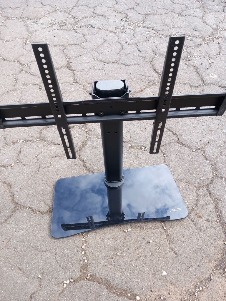 Universal tv stand CAN DELIVER
