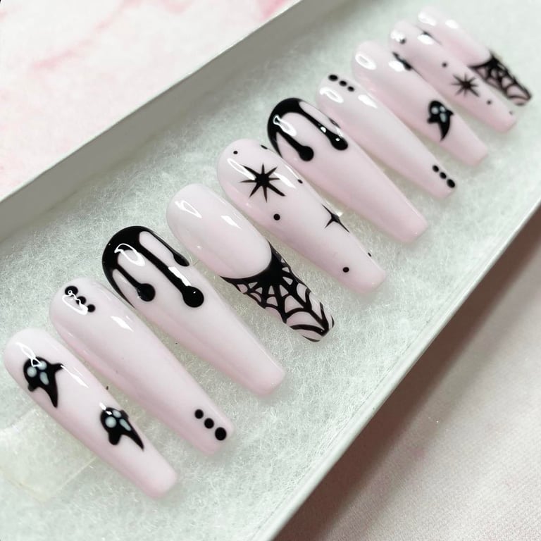 HALLOWEEN PRESS-ON NAILS - CUSTOM, HAND-PAINTED, AFFORDABLE