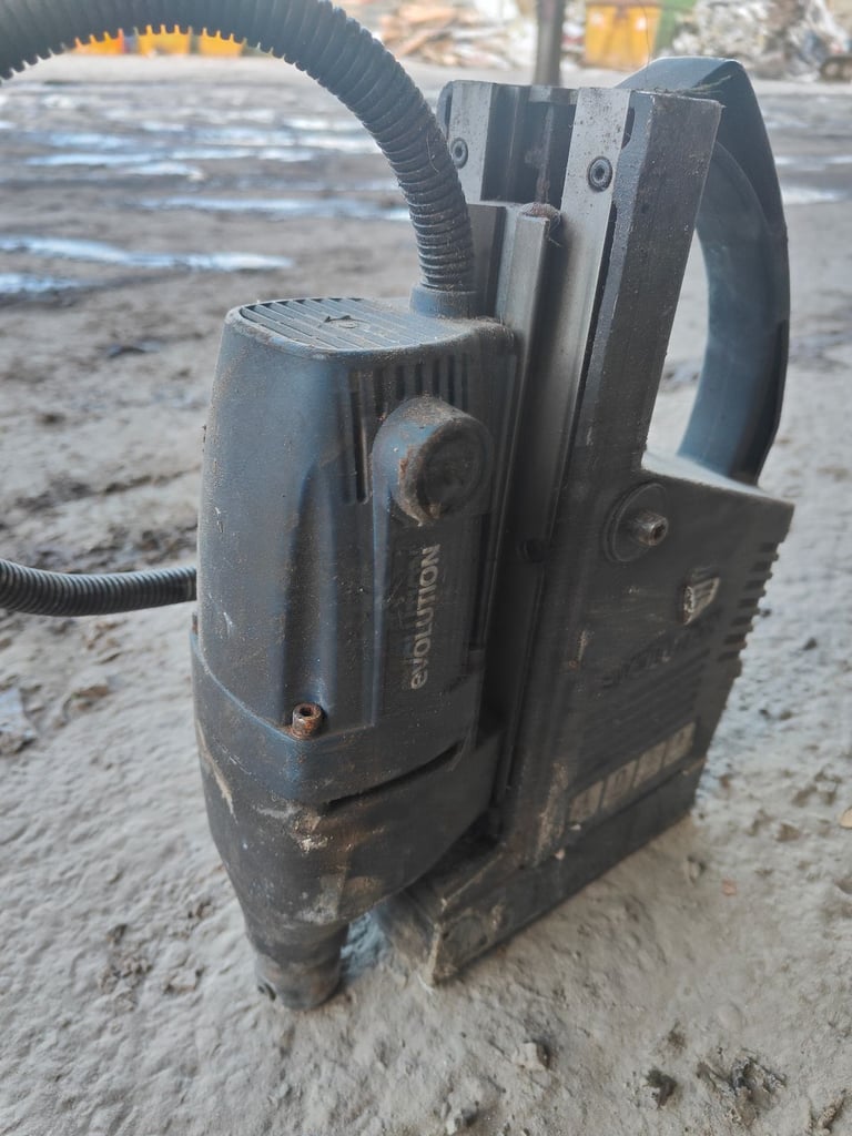 Magnet drill