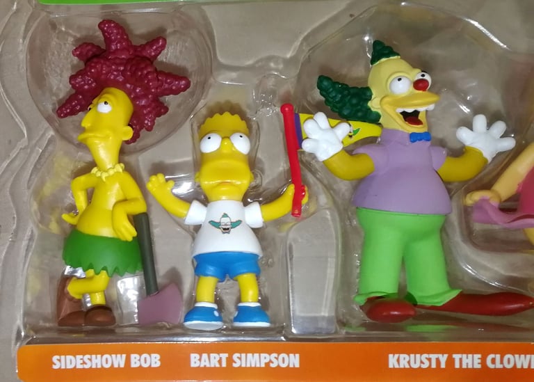 The Simpsons 25 Piece Figurine Collector's Set With Golden Homer + Extra Figure