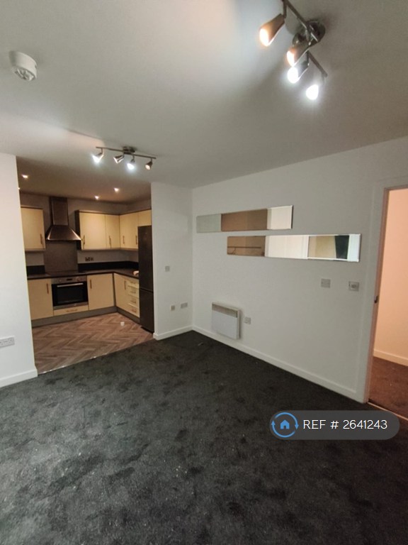 2 bedroom flat in Regal House, Ilford, IG2 (2 bed) (#2641243)