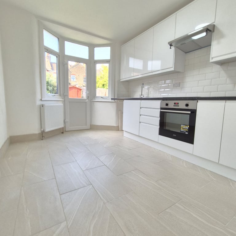 Brand new studio flat with private GARDEN for rent in  E17! 1 mins walk to station