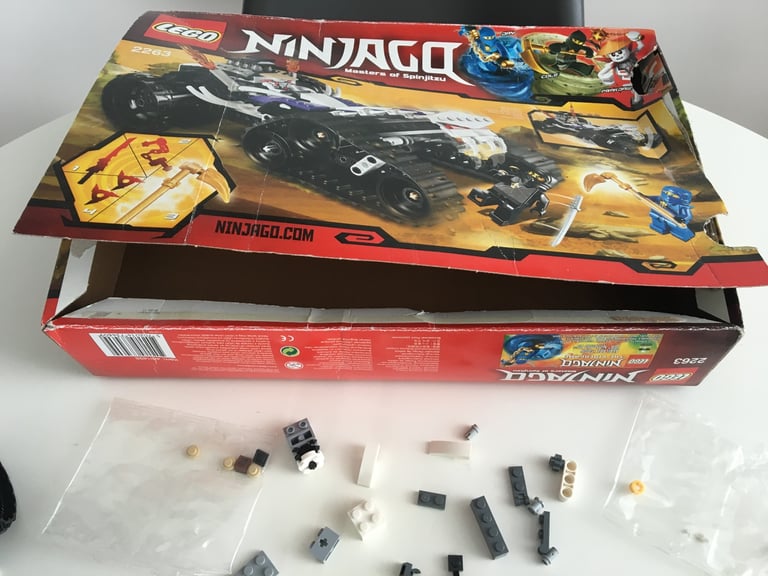 LEGO Ninjago 2263 with Jay , Cole & Frakjaw Figures from 2011 (INCOMPLETE)