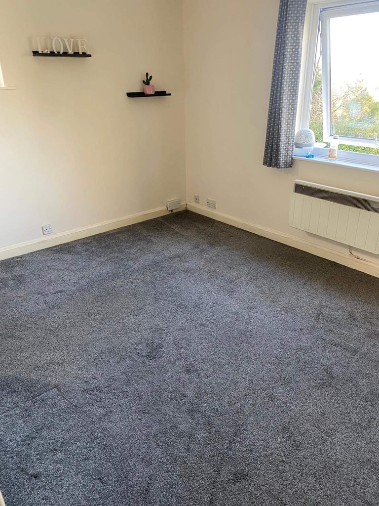 Spacious 1-Bedroom first floor Flat – Excellent Location Between Town Centre & Old Town