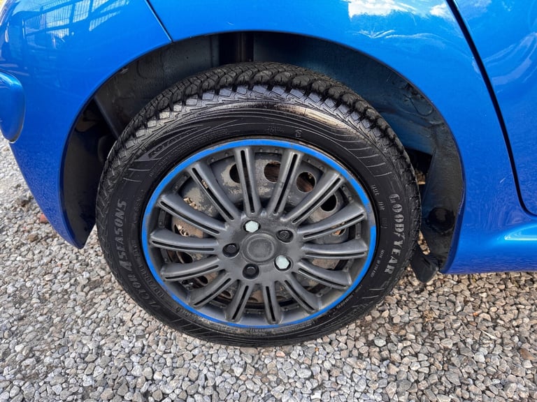 2011 Toyota AYGO 1.0 VVT-i Blue 5dr HATCHBACK Petrol Manual