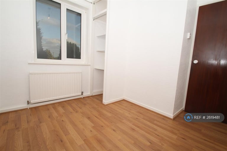 3 bedroom house in Weir Gardens, Rayleigh, SS6 (3 bed) (#2619481)