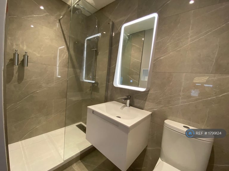 1 bedroom flat in Churchill Way, Macclesfield, SK11 (1 bed) (#1799124)
