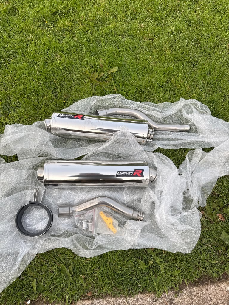 Dominator twin silencer exhaust system