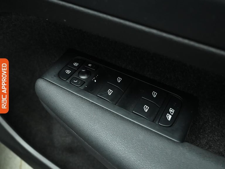 2022 Volvo XC40 2.0 B3 MHEV Core SUV 5dr Petrol Hybrid DCT Auto Euro 6 (s/s) (163 ps) SUV PETROL ...