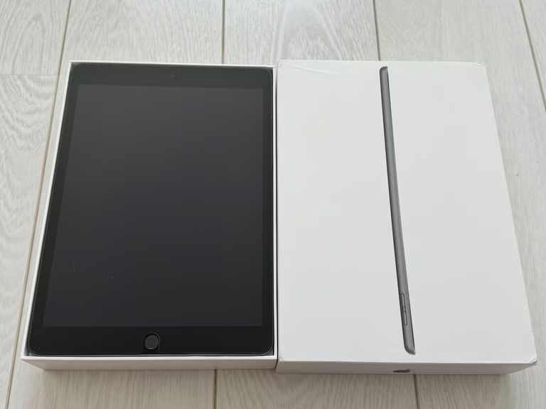 Apple iPad 9th Gen 256GB WiFi and Cellular 5G Sim LTE + charger + cable
