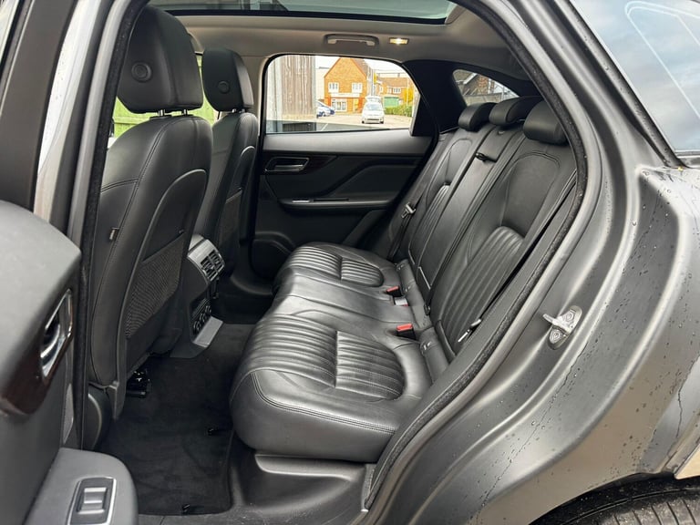 2017 Jaguar F-Pace 2.0d Portfolio 5dr Auto AWD ESTATE DIESEL Automatic