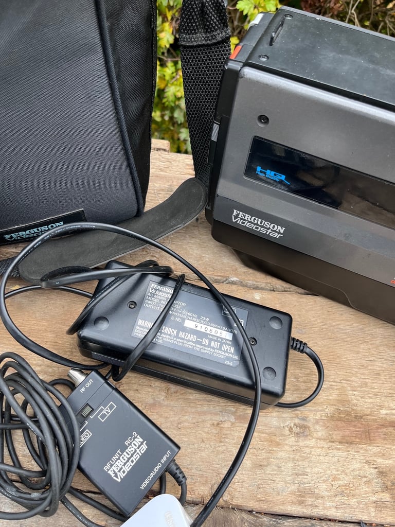 Ferguson Videostar FC28 Camcorder VHS L With Case 3 batteries & charger 
