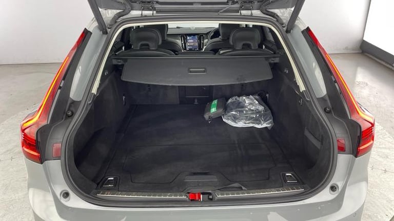 2024 Volvo V90 Ultra T8 AWD Plug-in hybrid Electric/Petrol Dark Automatic Estate Petrol Automatic